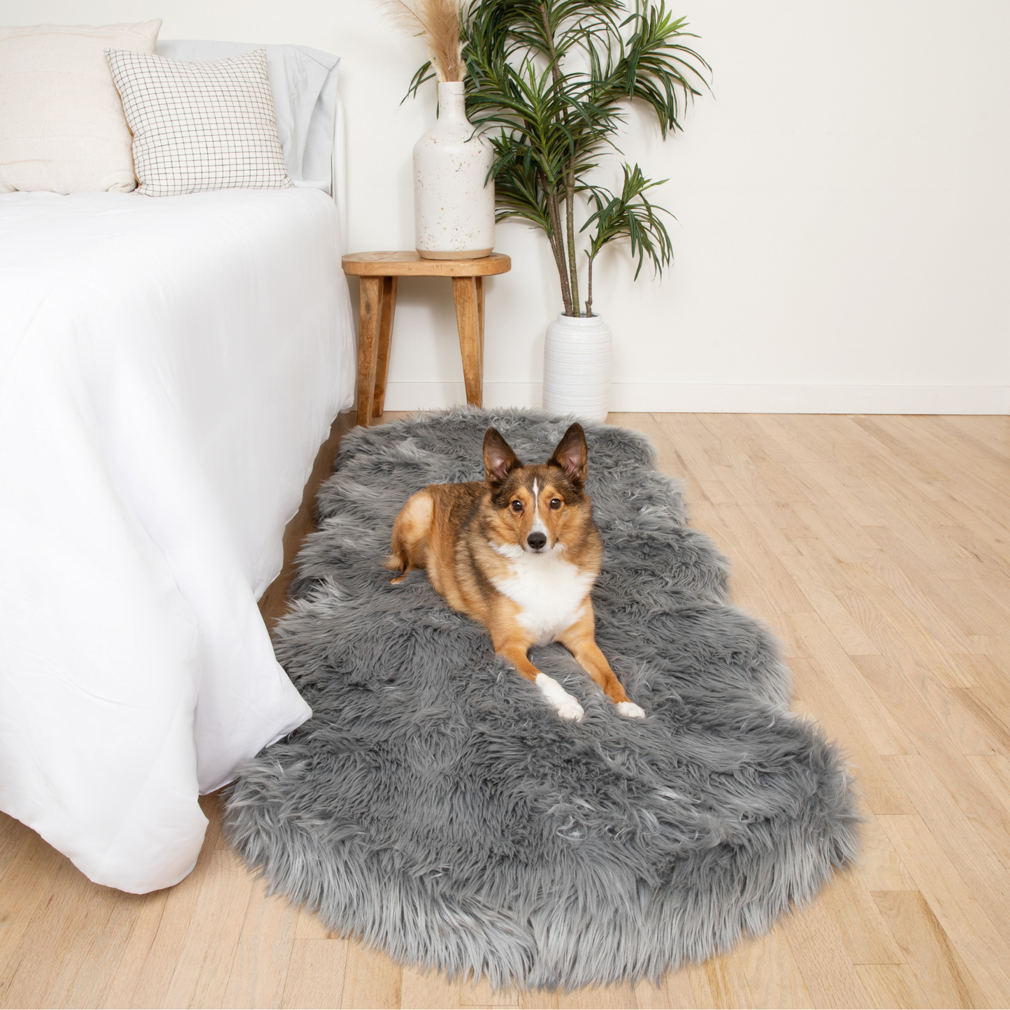 Dog bed made of faux fur with memory foam - anthracite grey