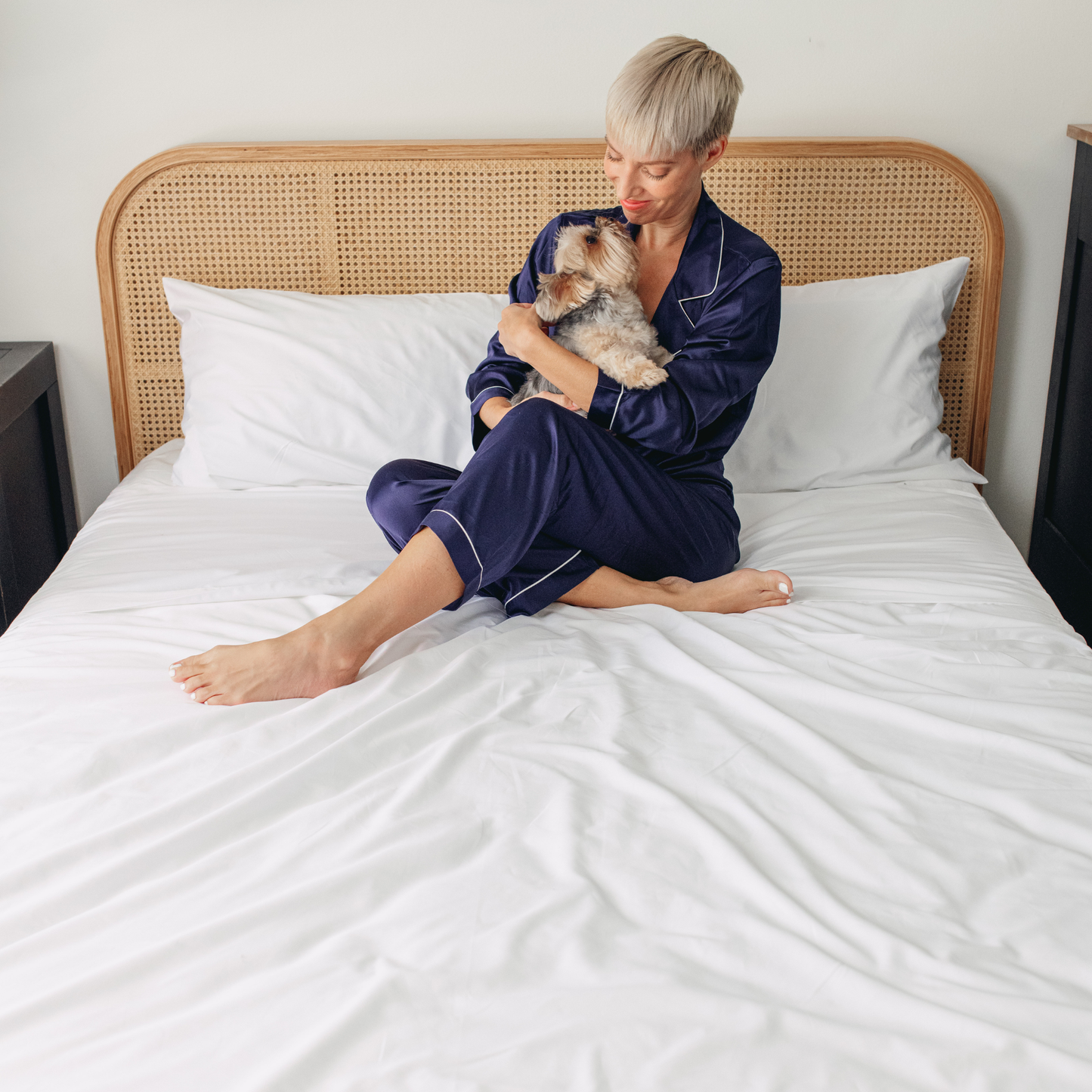 Hair Resistant, Antimicrobial and Cooling Bedding for Dogs - White