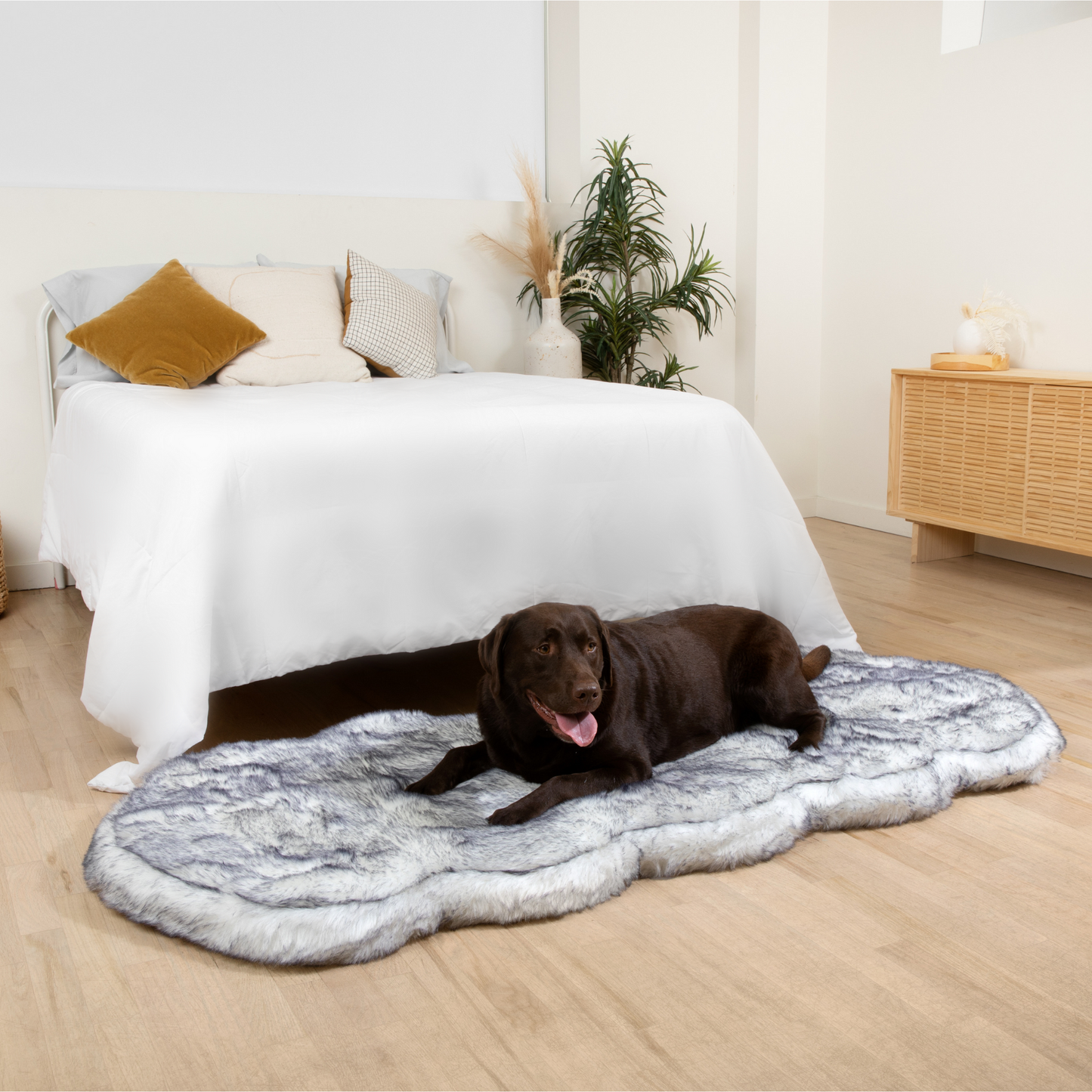 Orthopedic runner bed for dogs with waterproof blanket - Arctic Fox