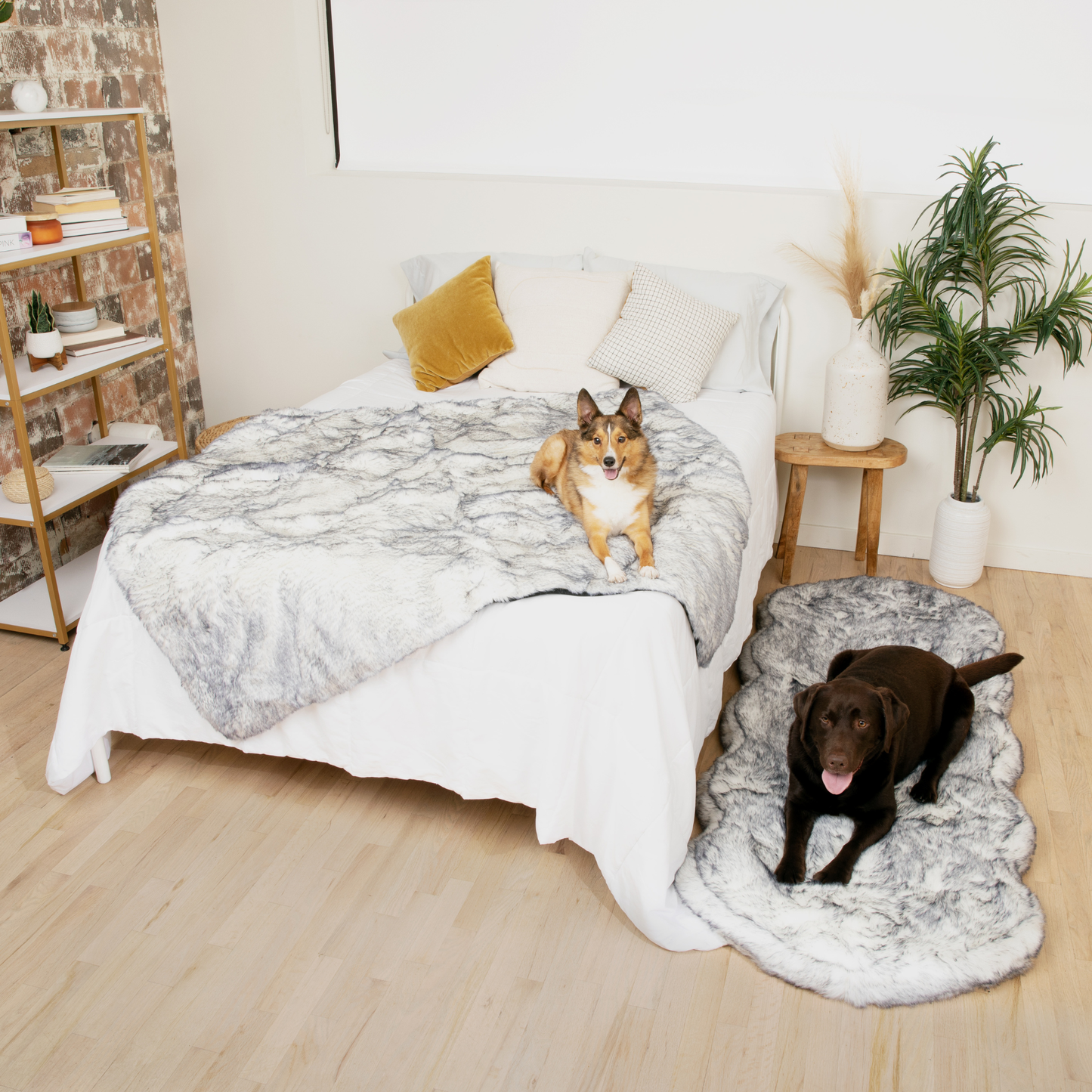 Orthopedic runner bed for dogs with waterproof blanket - Arctic Fox