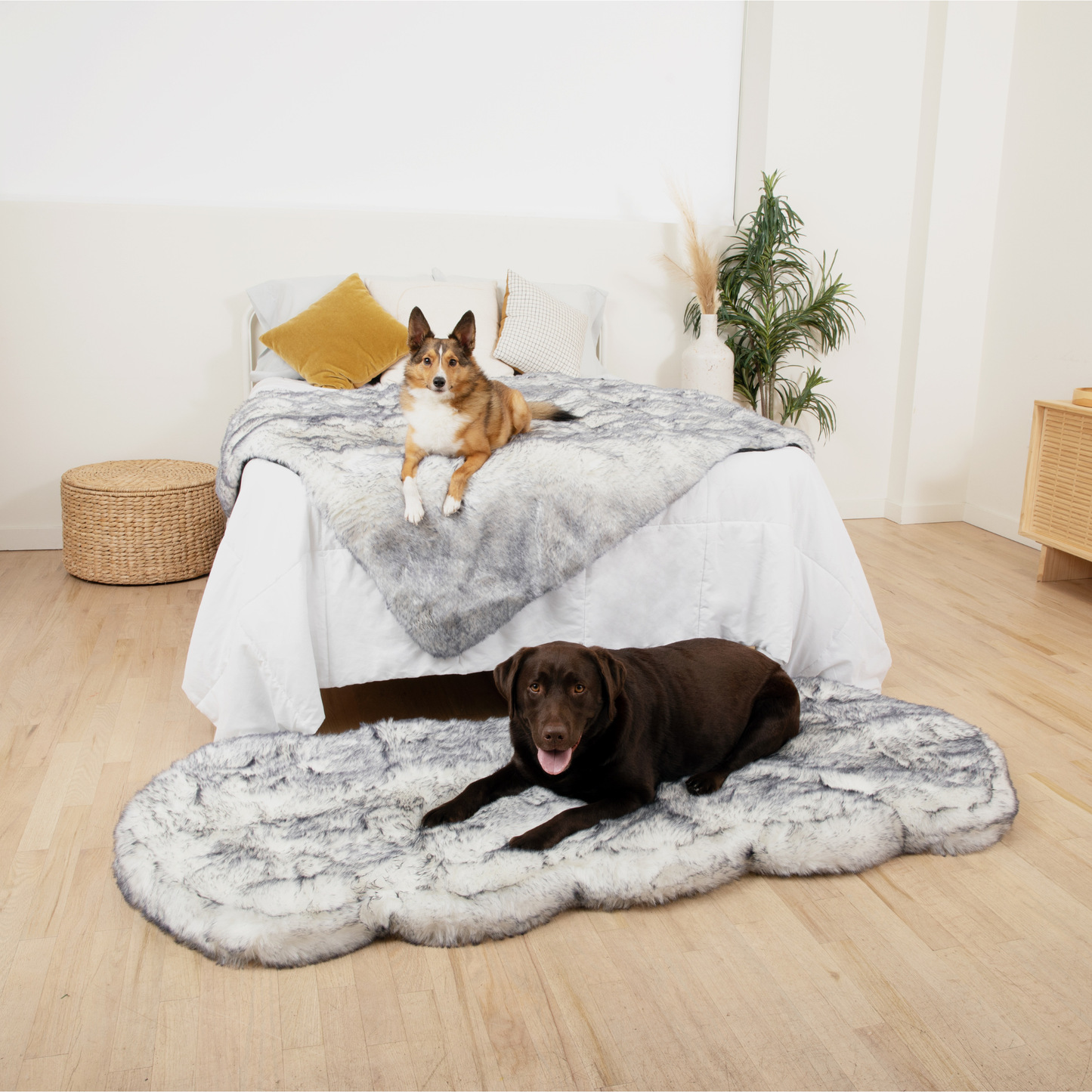 Orthopedic runner bed for dogs with waterproof blanket - Arctic Fox